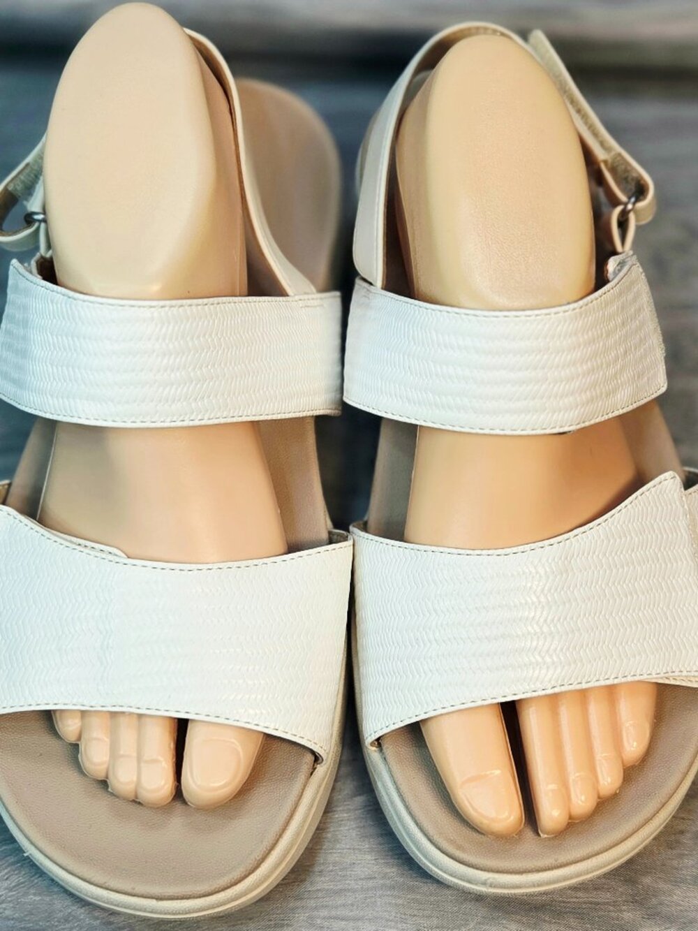 NEW  Vionic Fay Women's Sandals Slides Comfort Shoes Cream Raffia Size  8 1/2  W